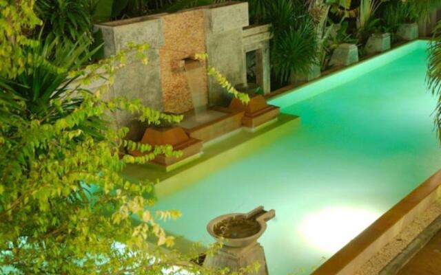 Holiday Park Hotel