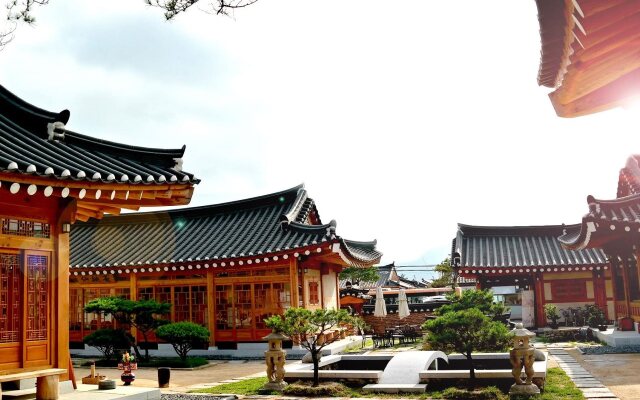 Hwangnamguan Hanok Village