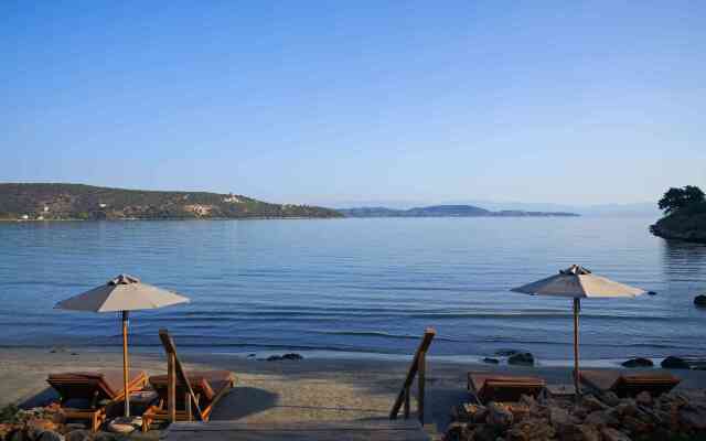 100 Rizes Luxury Sea Side Resort.