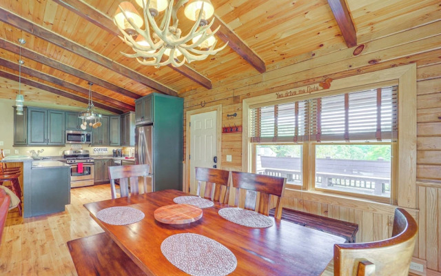 4 Mi to Grandfather Mountain: Cabin in Newland!