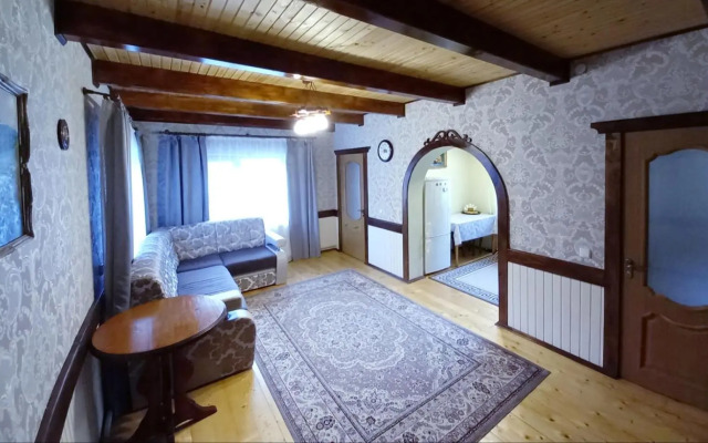 Котедж "Хата край села"