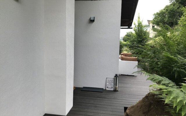 Hillside Rooms and Apartment