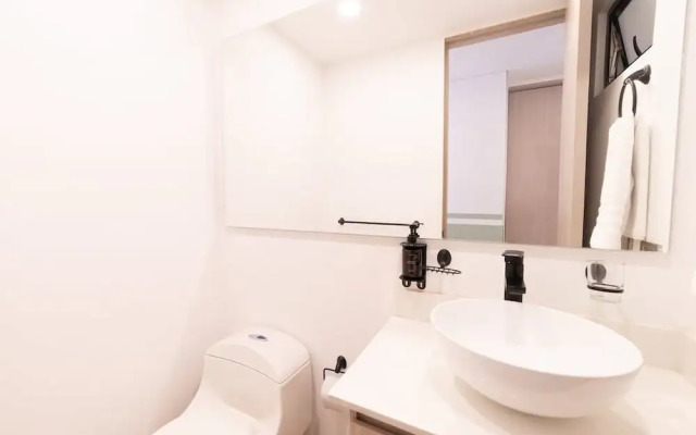 Panoramic 3 BR w/ Balcony in Laureles Medellín
