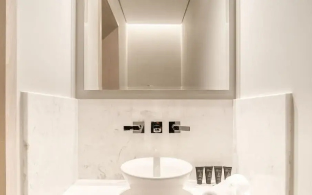 Iconic One Bedroom Panoramic Palm Views