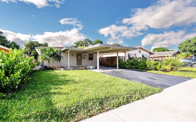 Tropical Oasis Retreat In Oakland Park, Fl 3 Bedroom Home by RedAwning