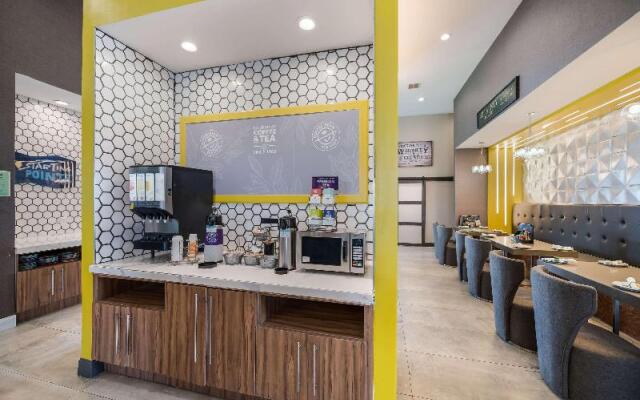 Clarion Pointe Marshall