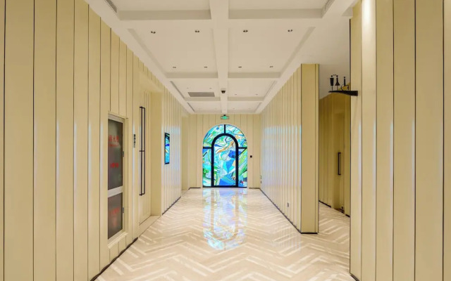 Donghu Collection Hotel