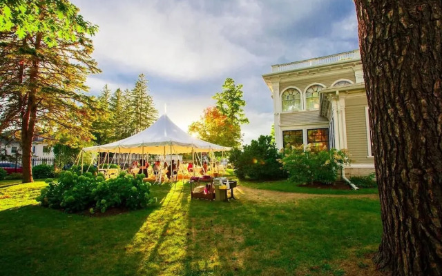 Gateways Inn & Restaurant