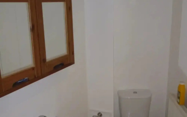 Modern 1 Bedroom Flat With Great Transport Links