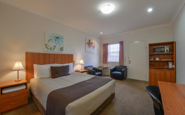 Cadman Motor Inn & Apartments