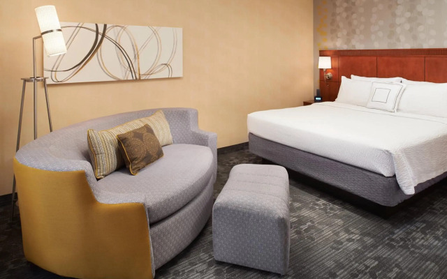 Courtyard by Marriott Chicago Deerfield