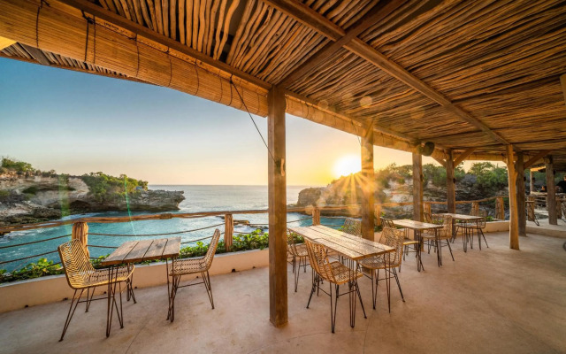 Blue Lagoon Avia Villas