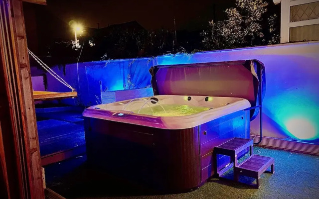 Captivating 4-bed Hot Tub House in Blackpool