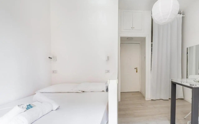 Bright Apt 600mt From Viale Zara!