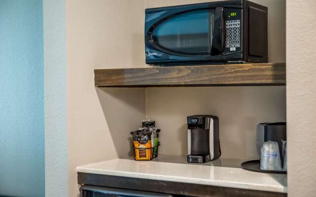 Best Western Plus Waller Hotel