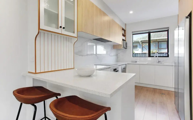 Central Oasis Townhouse with Parking