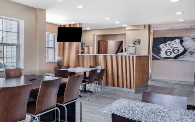 Super 8 by Wyndham Joliet
