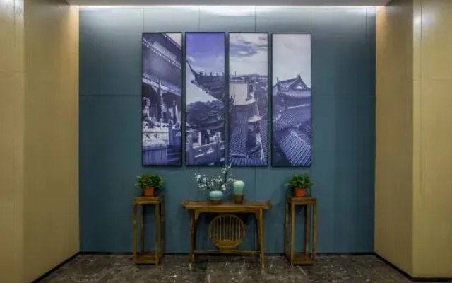 Magnotel (Zhenjiang South Railway Station Greenland Plaza Branch)