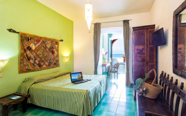 Hotel La Scogliera