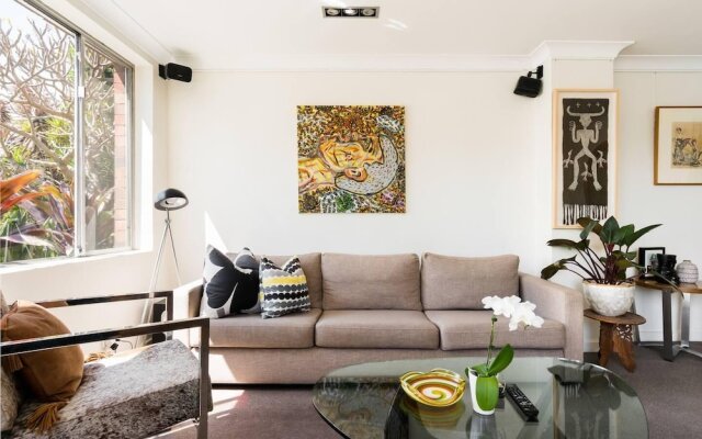 Waterfront Apartment Brimming With Inspirational Artwork
