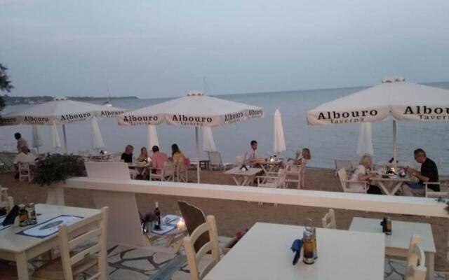 Albouro Seafront Apartments