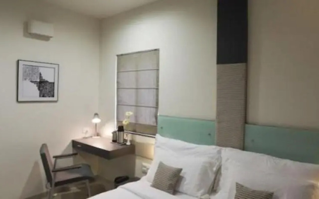 Skylark Business Hotel