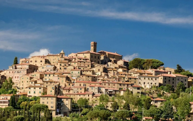 Apartment in Monteverdi Near Wine Tours