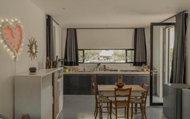 New Villa Aspri with Infinity Pool 1km from the sea