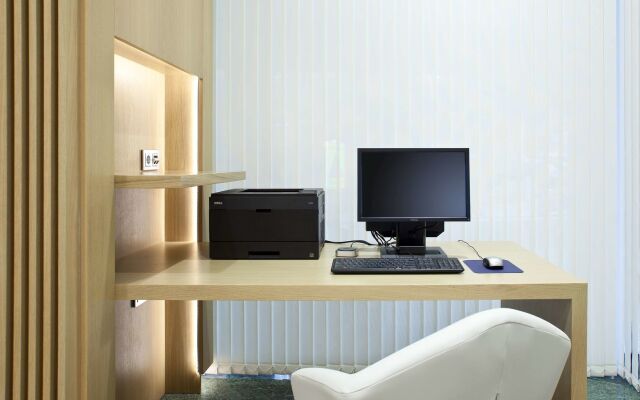 Отель NH Madrid Ventas