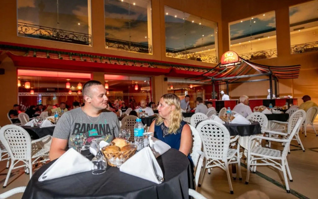 Titanic Palace - Families and Couples only