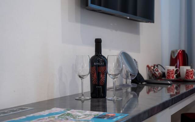 Sky & Sun Luxury Rooms