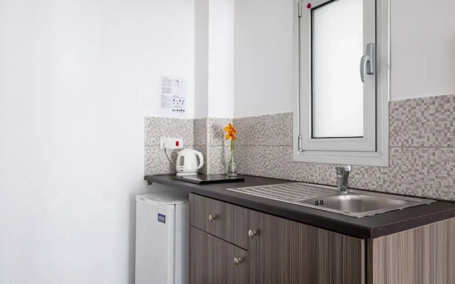 Rio Gardens - Modest 1-bdr Apt w Balcony