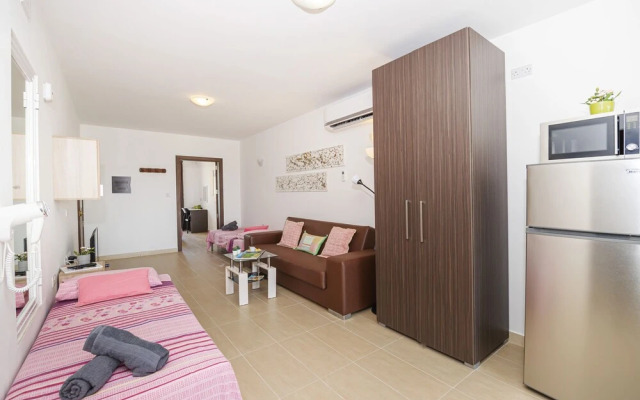 Summer Breeze with Panoramic terrace by Getaways Malta