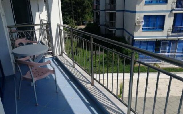 Apartment In Apartcomplex Blue Bay Palace