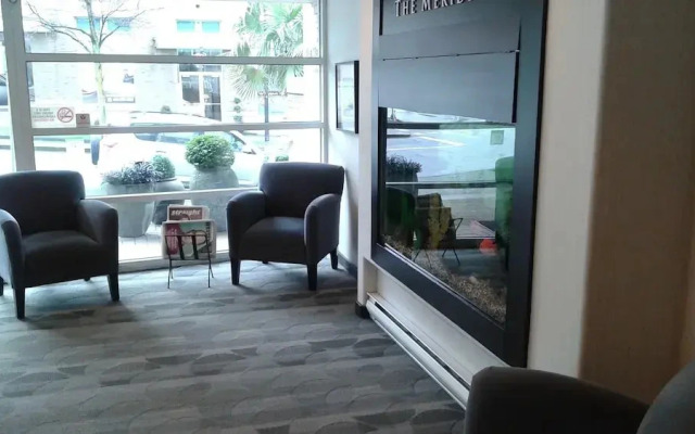 910 Beach Avenue Apartment Hotel