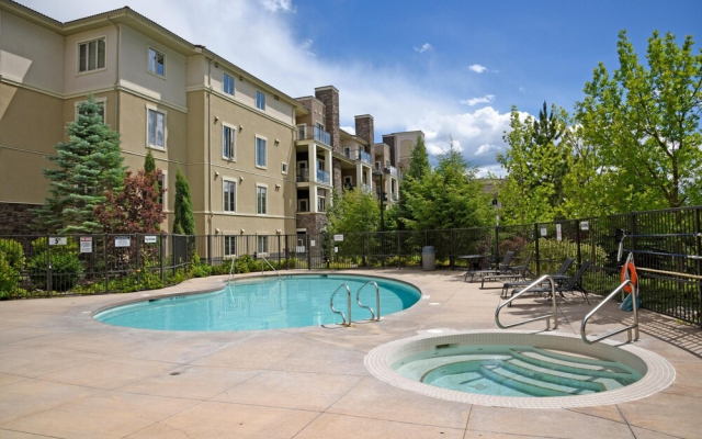 1312 Country Club Drive - 2 Bed + Den