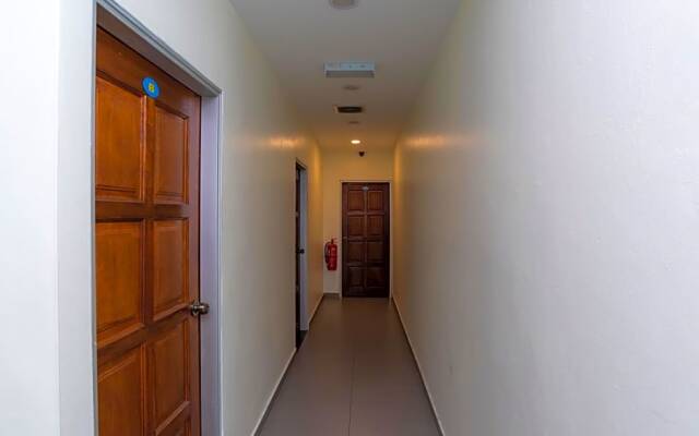 OYO 44095 Bluewater Hotel (2)