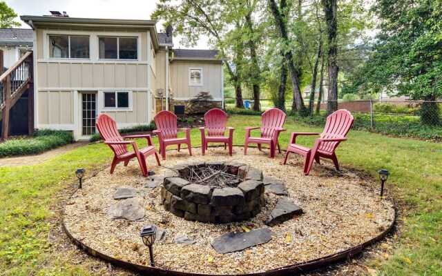 Hendersonville Haven w/ Fire Pit, Grill, Deck!