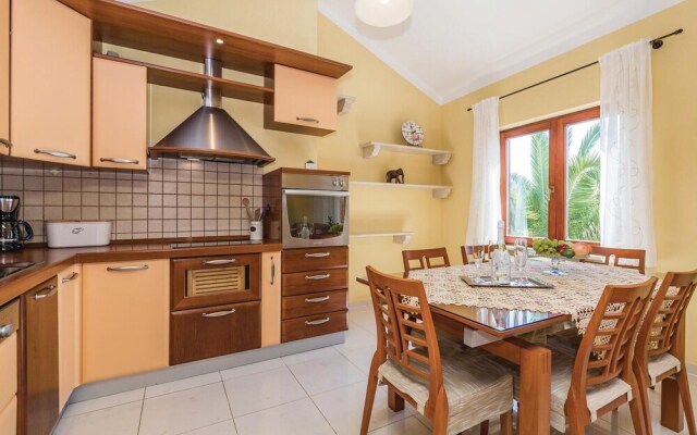 Beautiful Home in Povljana With Wifi and 2 Bedrooms