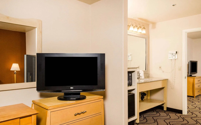 Quality Inn & Suites Lathrop - South Stockton