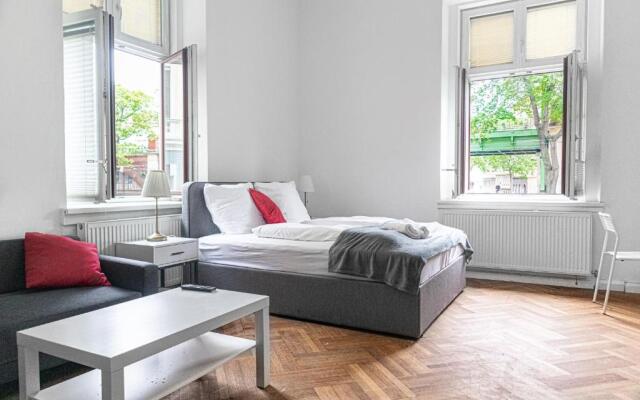 Classy 2BR Apt. w/ Exclusive Location near AKH