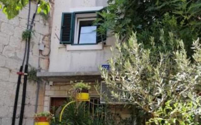 Studio Apartments Petar in old part of town