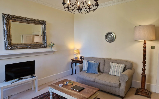 JOIVY Gorgeous Georgian Flat