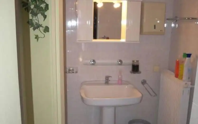 Alonaki Seafront Cottage