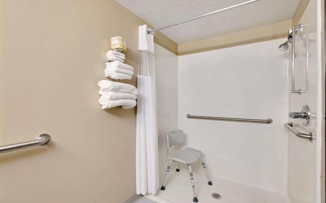 Travelodge by Wyndham Grand Forks