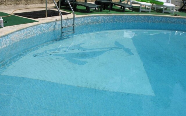 House With 3 Bedrooms in Peyrolles-en-provence, With Wonderful Mountai