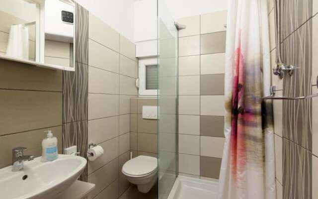 Studio Apartment With Balcony Near Beach Apartmani Orhideja