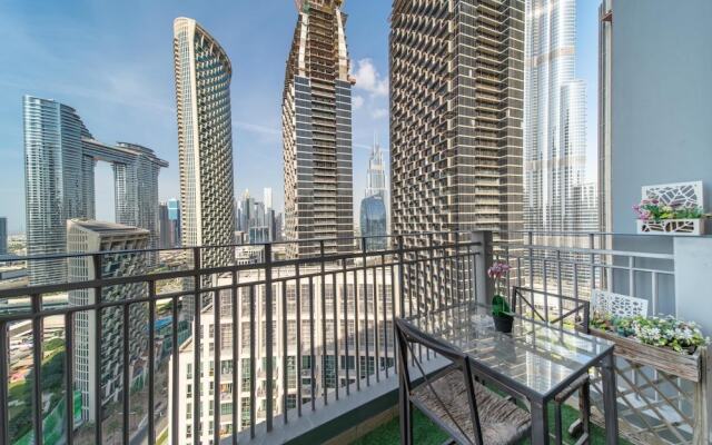 1BR Apt Top Floor Burj Sea Views Downtown