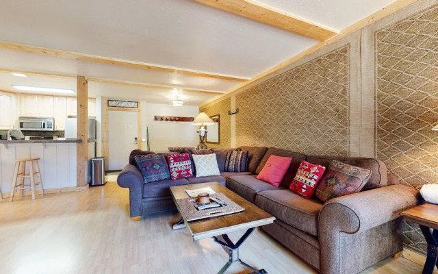 Summit Cozy Condo Getaway!