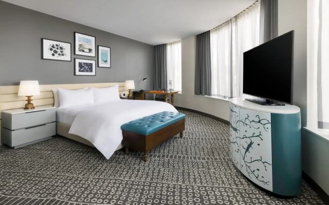 The MC, Autograph Collection